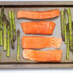 salmone al forno con asparagi